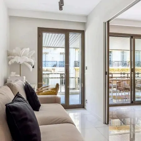 Stunning 3 Bedrooms With Terrace In Gray D'albion Apartment *